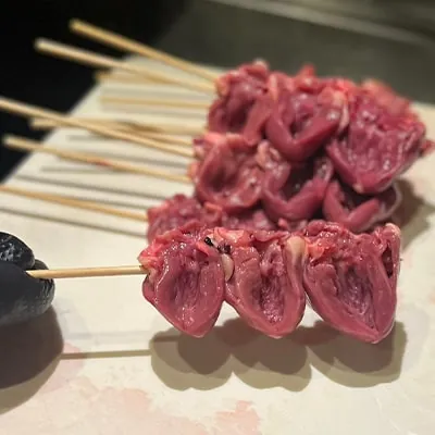 串打ちしたハツ（鶏の心臓）